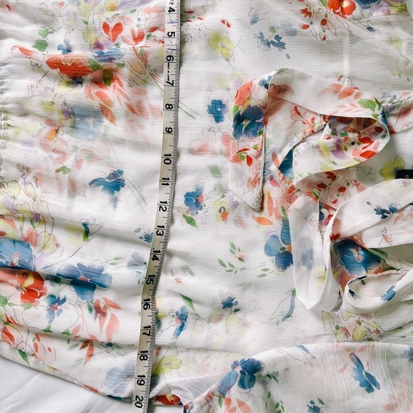 Floral V-neck Pleated Maxi Dress - Picture 6 of 7